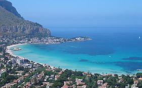 Mondello Luxury Apartment On The Beach